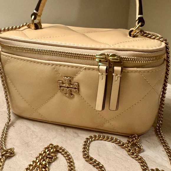 TORY BURCH  KIRA DIAMOND QUILT VANITY CASE.   Never used - Picture 3 of 10